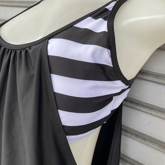 Black/White Swim Top Size XXL - Picture 2 of 6